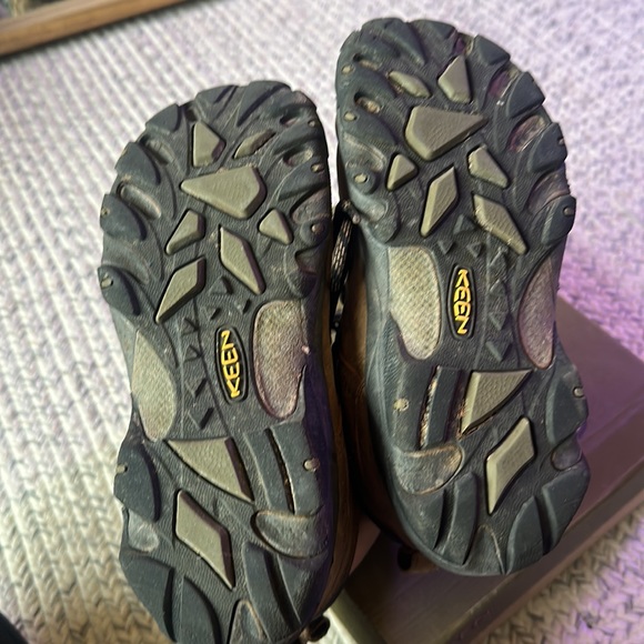 Keen Pyrenees hiking boots in Bison - Picture 10 of 12